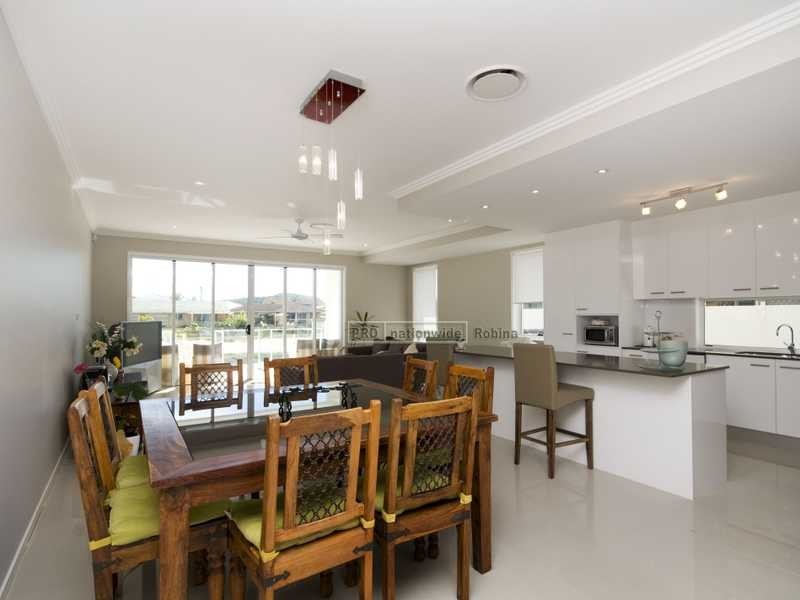 9B Barracuda Court, Palm Beach QLD 4221