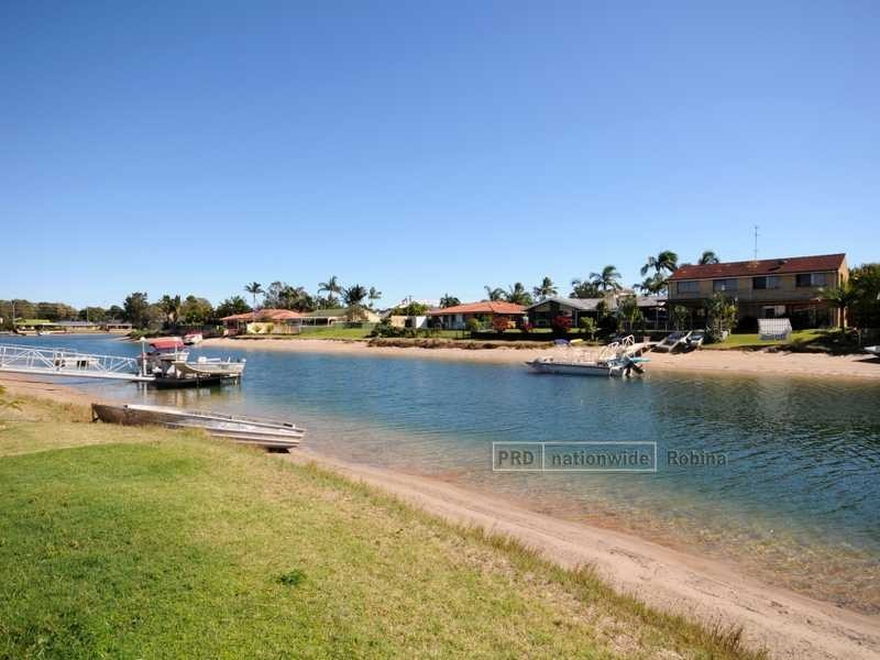 9B Barracuda Court, Palm Beach QLD 4221