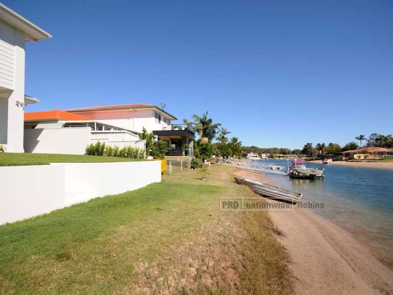 9B Barracuda Court, Palm Beach QLD 4221