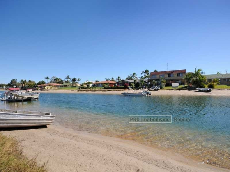 9B Barracuda Court, Palm Beach QLD 4221