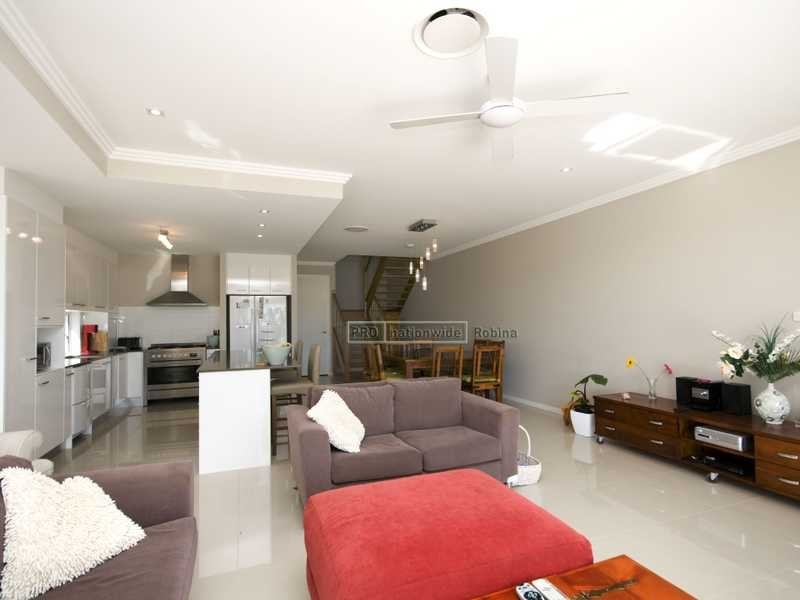 9B Barracuda Court, Palm Beach QLD 4221