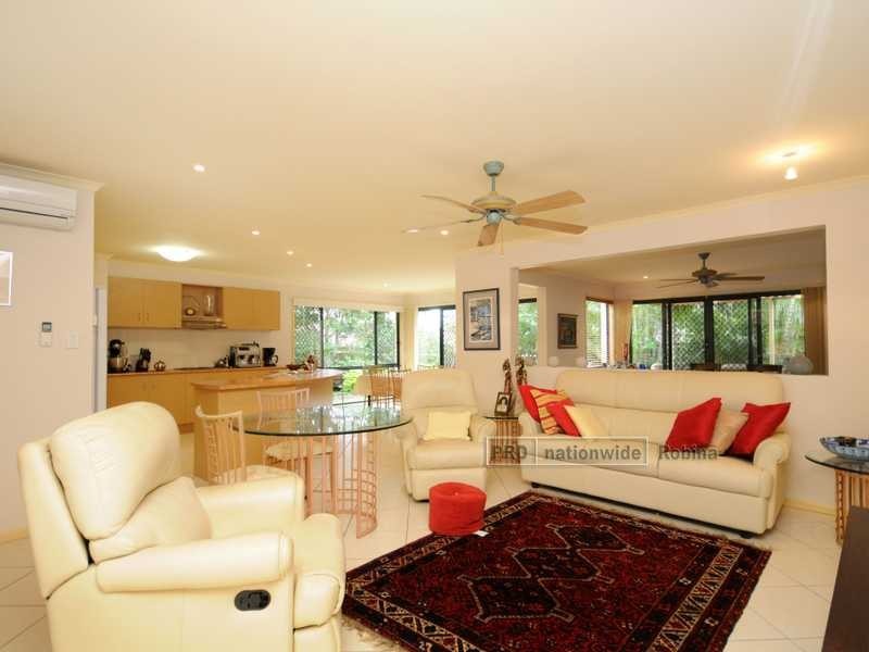 30 Pine Valley Drive, Robina QLD 4226