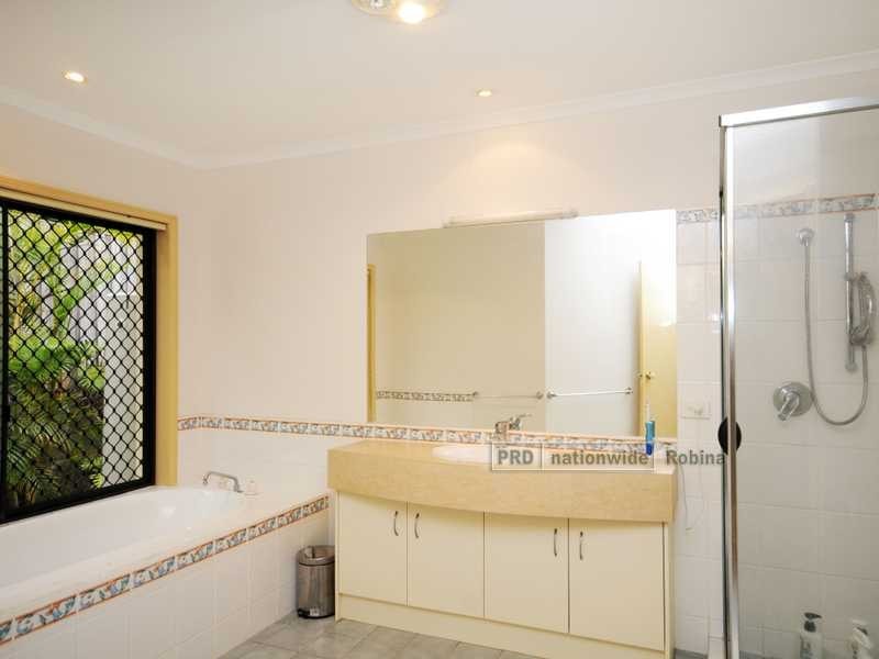 30 Pine Valley Drive, Robina QLD 4226