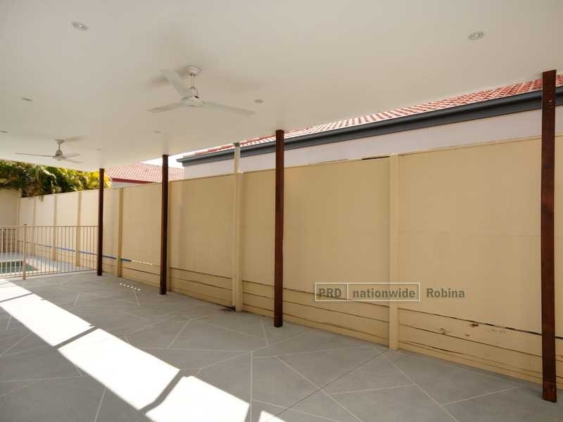 18 Prospect Court, Robina QLD 4226