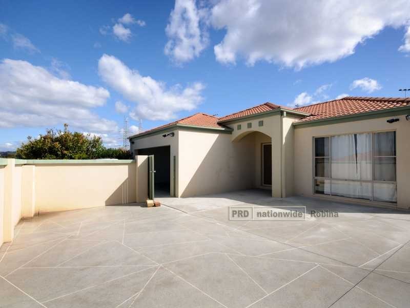 18 Prospect Court, Robina QLD 4226