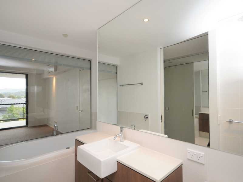 Unit 13/310 Easthill Drive, Robina QLD 4226