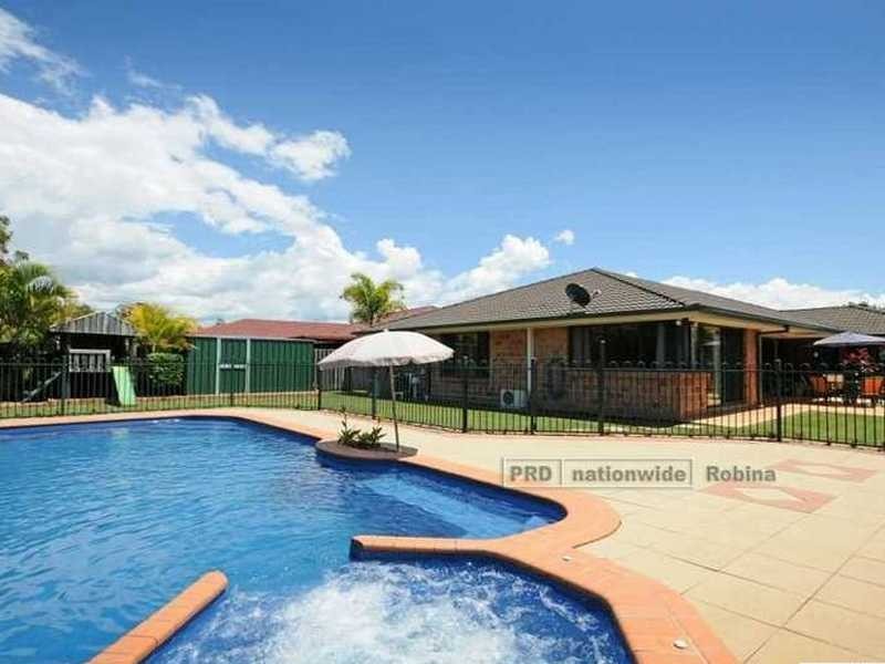 6 Camphorwood Court, Robina QLD 4226