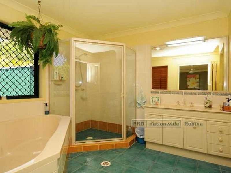 6 Camphorwood Court, Robina QLD 4226