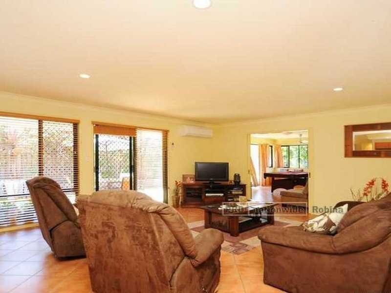 6 Camphorwood Court, Robina QLD 4226