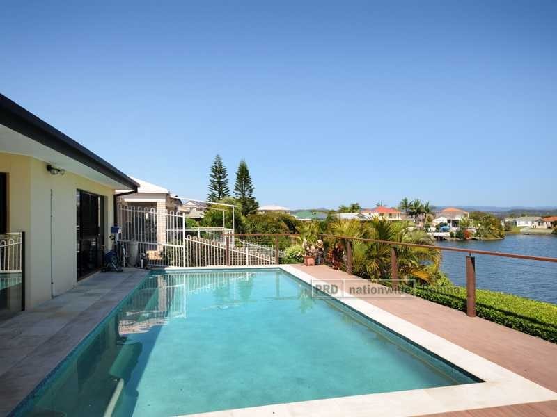 9 Notre Dame Court, Varsity Lakes QLD 4227