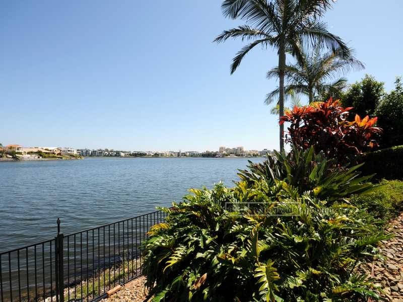 9 Notre Dame Court, Varsity Lakes QLD 4227