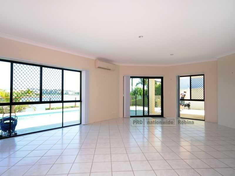 9 Notre Dame Court, Varsity Lakes QLD 4227