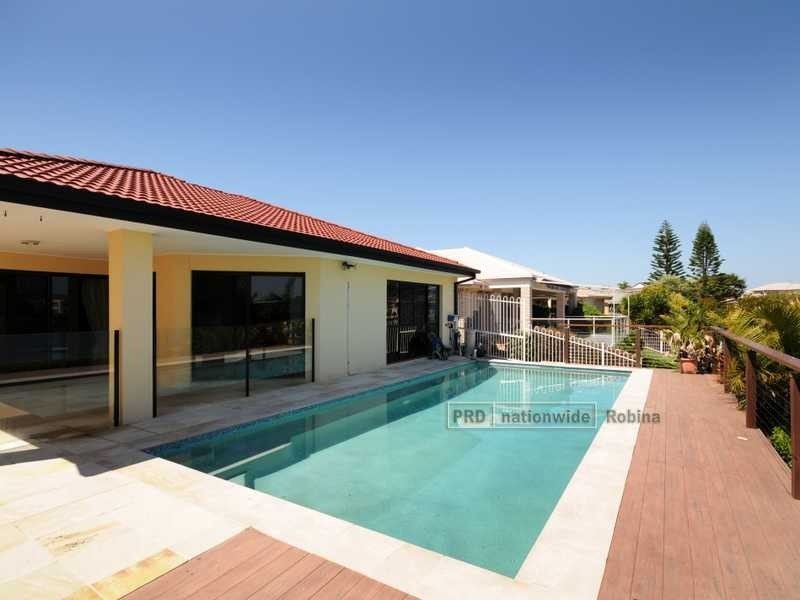 9 Notre Dame Court, Varsity Lakes QLD 4227