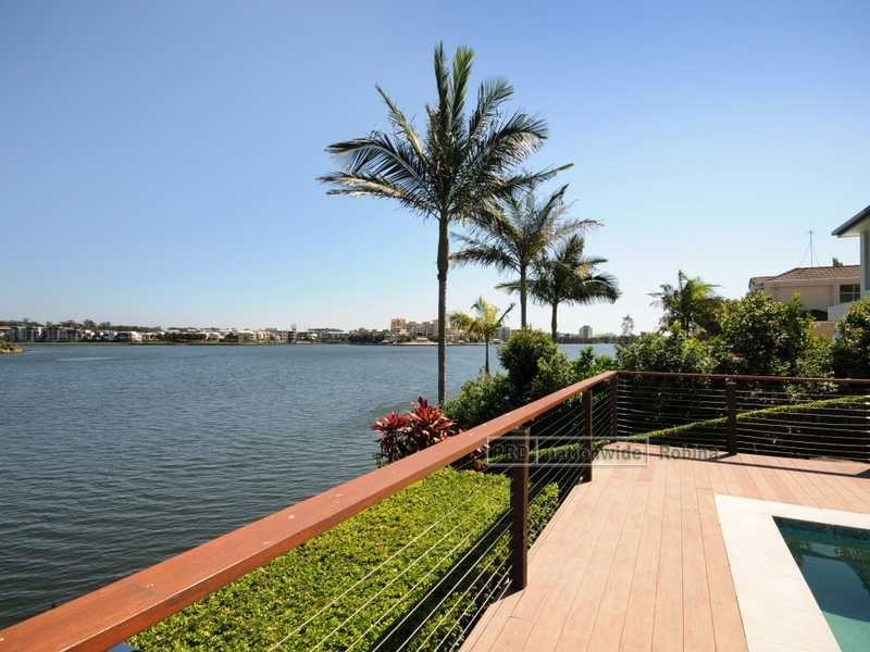 9 Notre Dame Court, Varsity Lakes QLD 4227