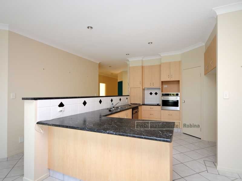 9 Notre Dame Court, Varsity Lakes QLD 4227