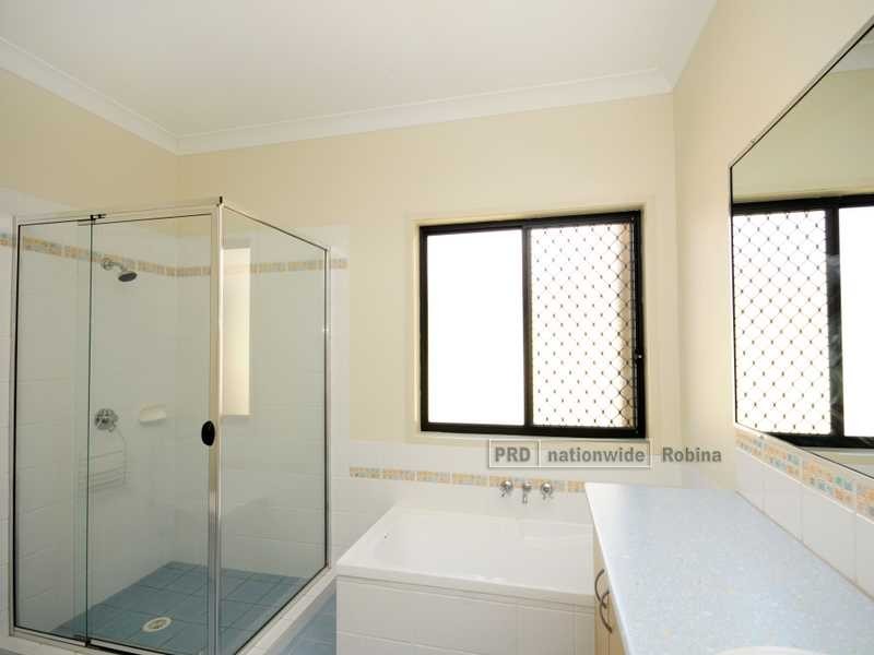 9 Notre Dame Court, Varsity Lakes QLD 4227