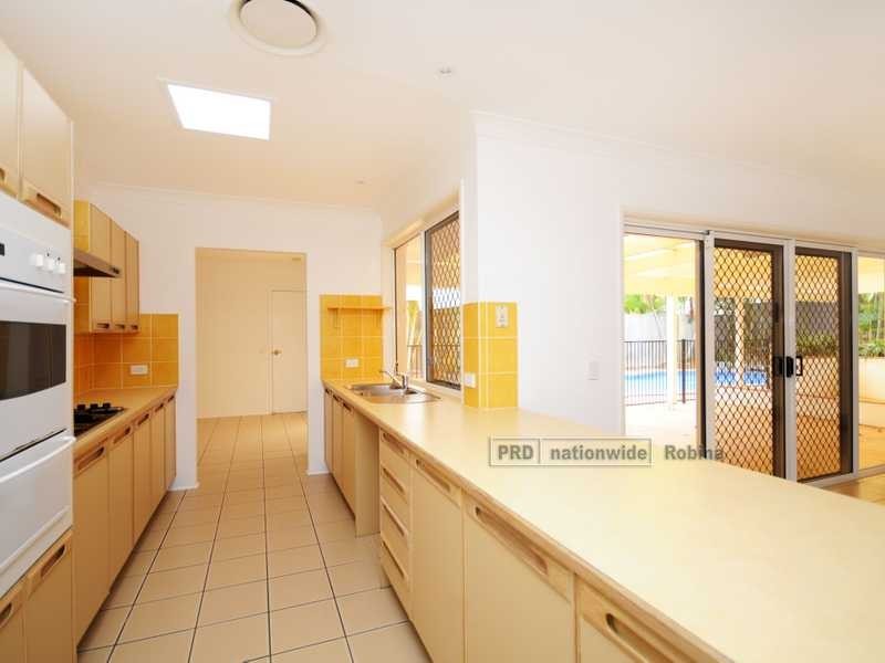 4 Beecroft Place, Robina QLD 4226