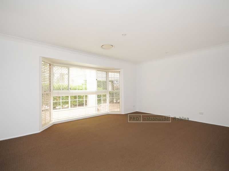 4 Beecroft Place, Robina QLD 4226