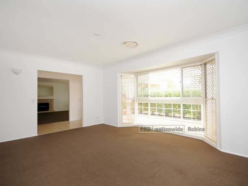 4 Beecroft Place, Robina QLD 4226