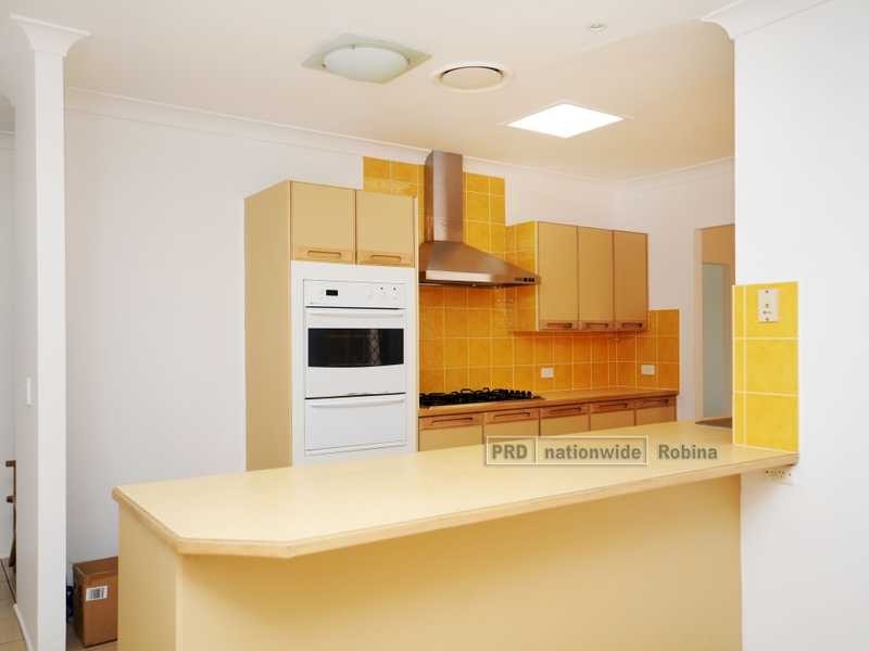 4 Beecroft Place, Robina QLD 4226