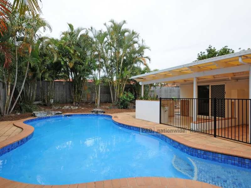 4 Beecroft Place, Robina QLD 4226