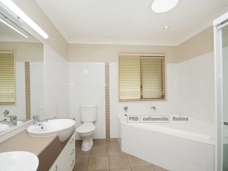 4 Conadilly Court, Carrara QLD 4211