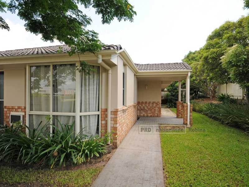 1 Priddeys Rd, Robina QLD 4226