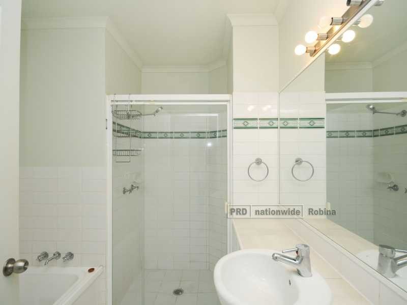 1 Priddeys Rd, Robina QLD 4226