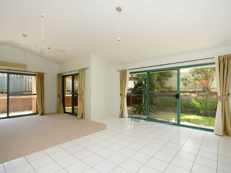 1 Priddeys Rd, Robina QLD 4226