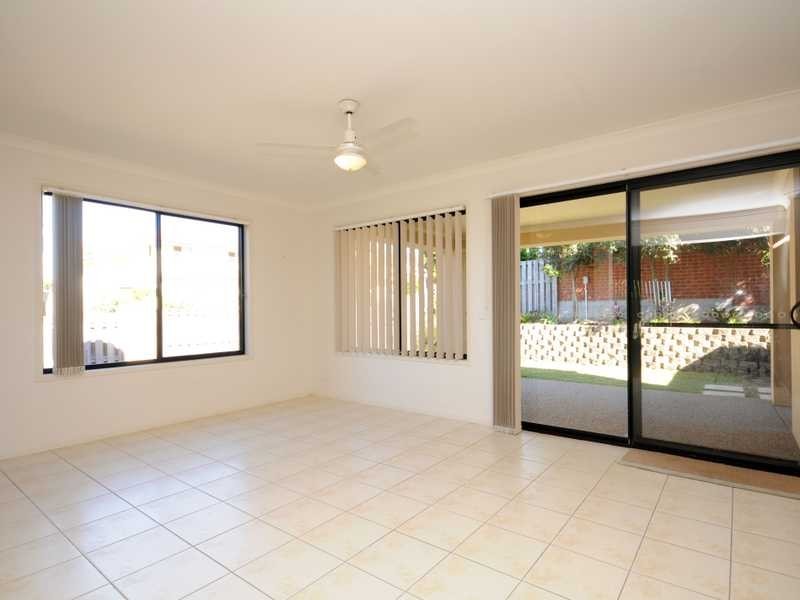 27 North Shore Avenue, Varsity Lakes QLD 4227