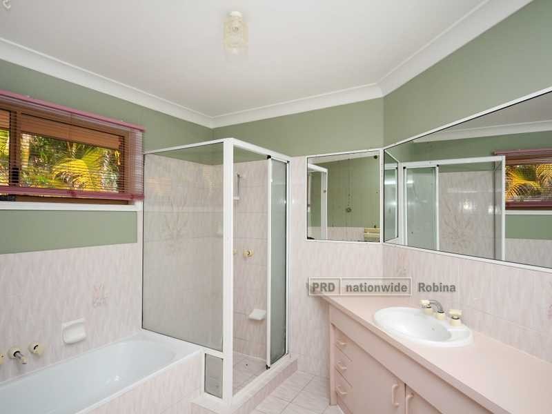 22 Indooroopilly Court, Robina QLD 4226