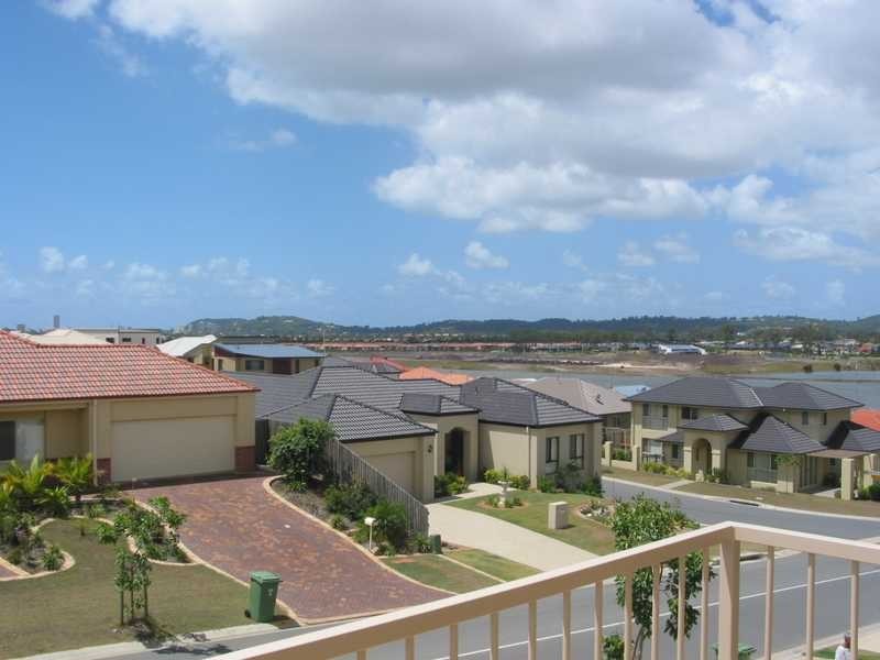 Unit 2/33 Hillridge Crescent, Varsity Lakes QLD 4227