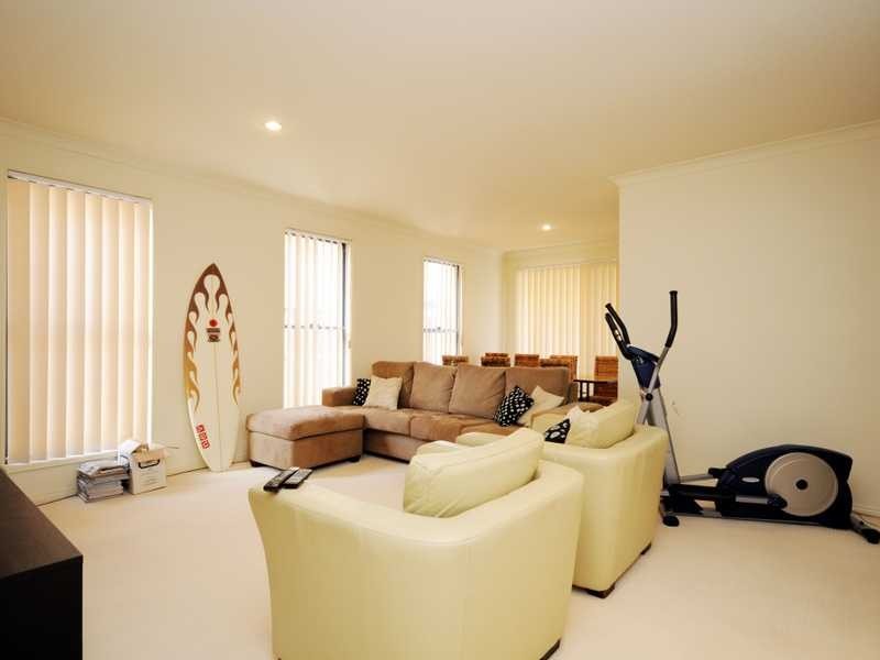 8 Imperia Crescent, Varsity Lakes QLD 4227