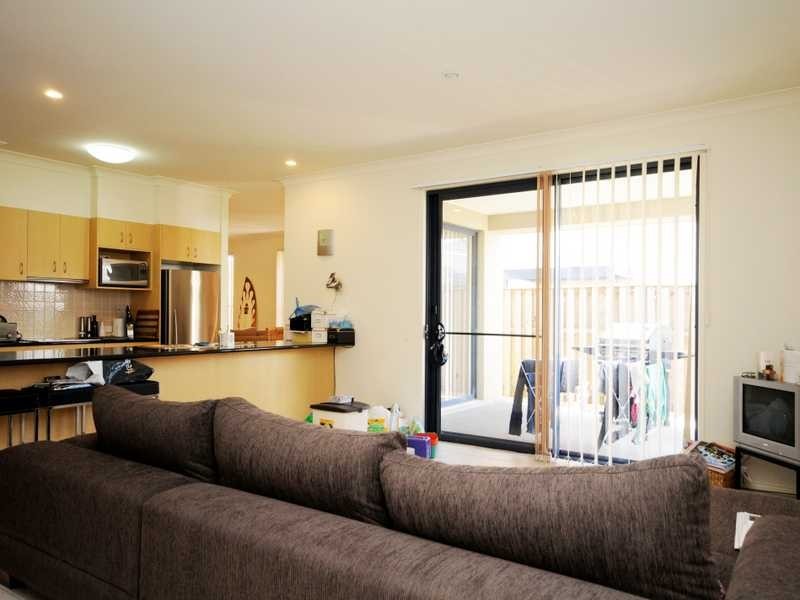 8 Imperia Crescent, Varsity Lakes QLD 4227