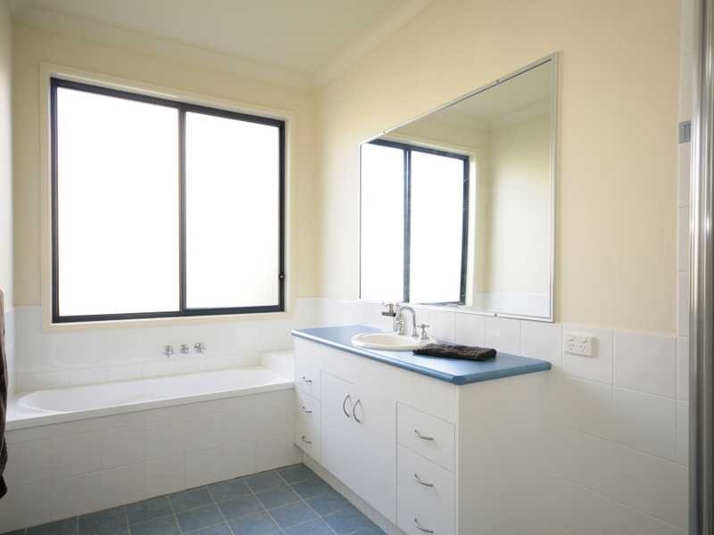 8 Imperia Crescent, Varsity Lakes QLD 4227