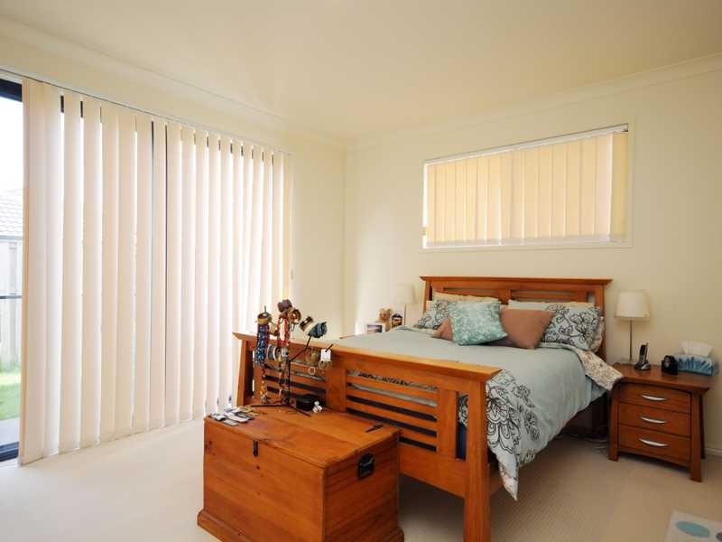 8 Imperia Crescent, Varsity Lakes QLD 4227