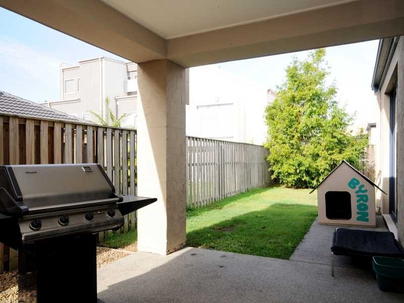 8 Imperia Crescent, Varsity Lakes QLD 4227