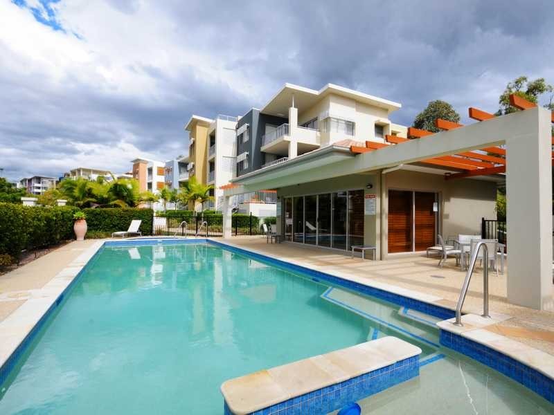 Unit 2/64 Riverwalk Avenue, Robina QLD 4226