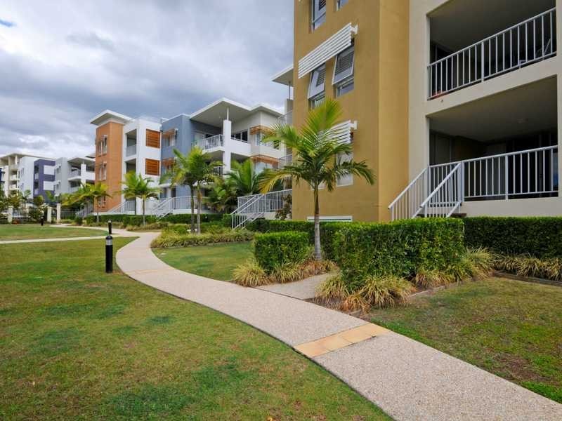 Unit 2/64 Riverwalk Avenue, Robina QLD 4226