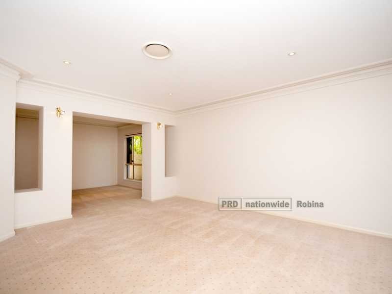 8/178 Palm Meadows Drive, Carrara QLD 4211