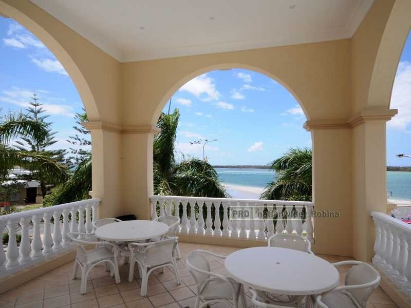 Unit 908/360 Marine Parade, Labrador QLD 4215