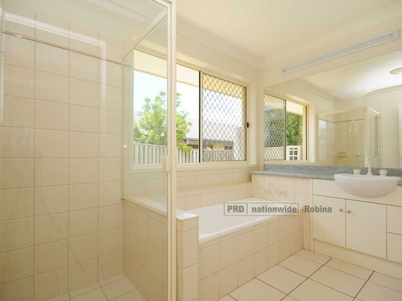 8 Mountain Ash Circuit, Robina QLD 4226