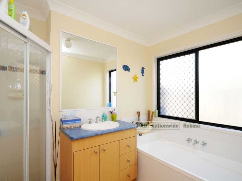 6 Parlour Place, Robina QLD 4226