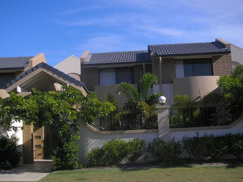 4/27 Ranier Crescent, Varsity Lakes QLD 4227