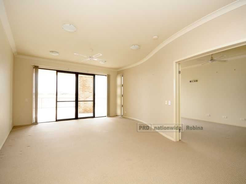 Unit 2/27 Ranier Crescent, Varsity Lakes QLD 4227