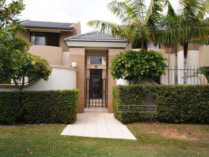 Unit 2/27 Ranier Crescent, Varsity Lakes QLD 4227
