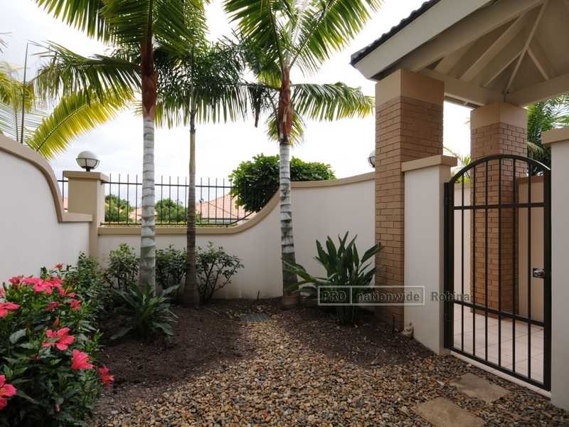 Unit 2/27 Ranier Crescent, Varsity Lakes QLD 4227