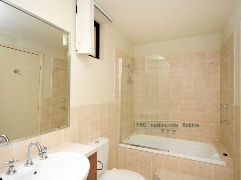 Unit 2/27 Ranier Crescent, Varsity Lakes QLD 4227