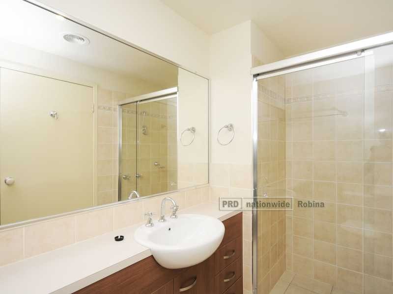 Unit 2/27 Ranier Crescent, Varsity Lakes QLD 4227