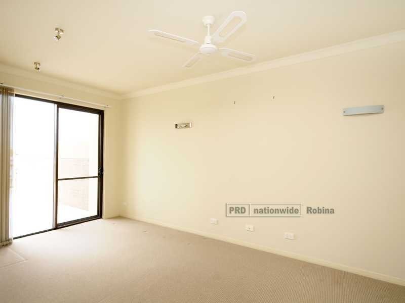Unit 2/27 Ranier Crescent, Varsity Lakes QLD 4227